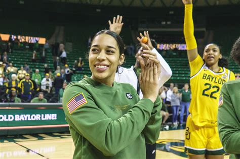 How UConn's Chris Dailey mentored Baylor's Chloe Pavlech 